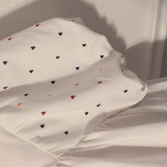 BNWT Beautiful top with Aztec style print and puffy bubble sleeves - Picture 3 of 6